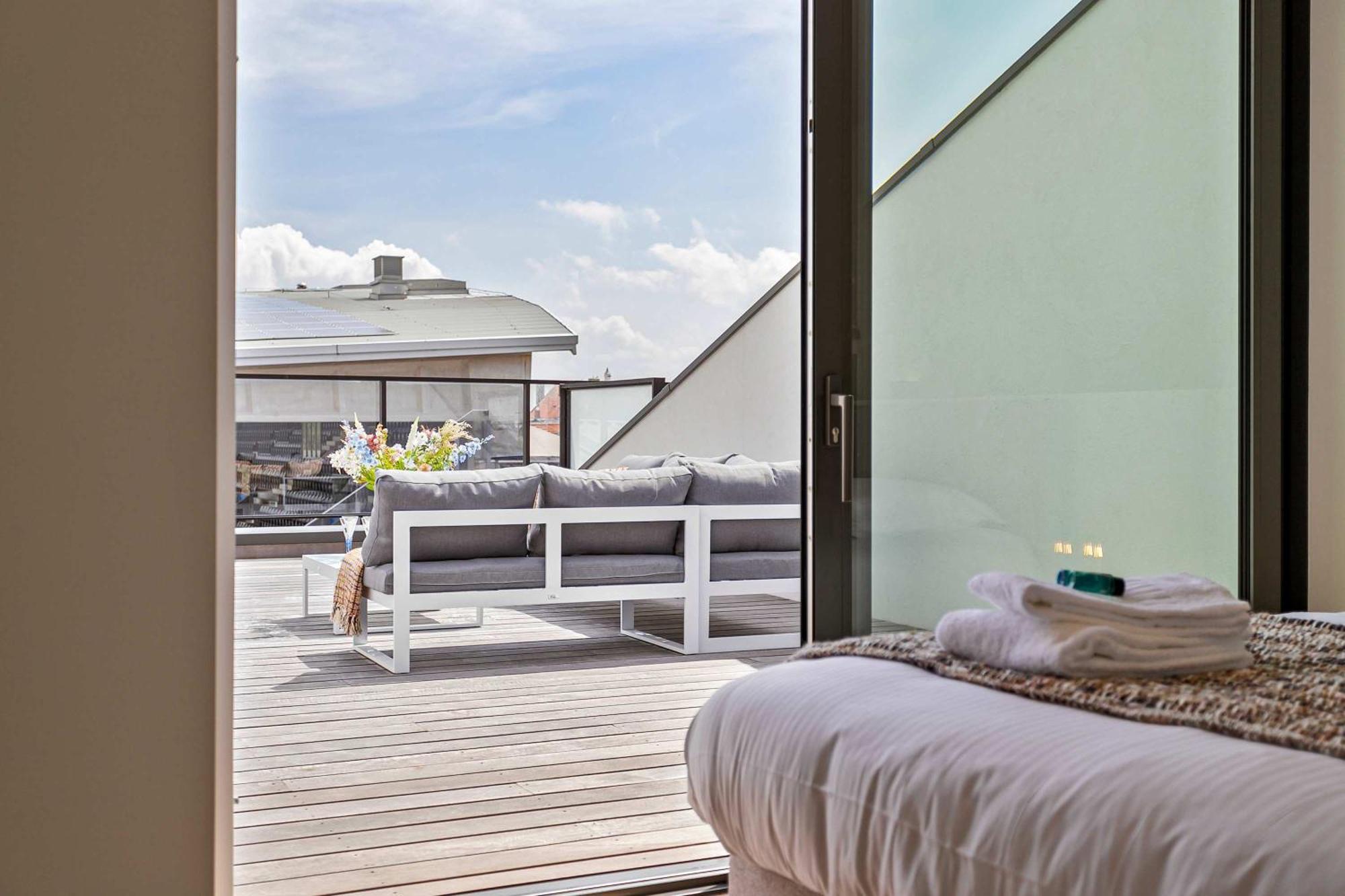 Huswell - Spacious Family Retreat With Terrace *